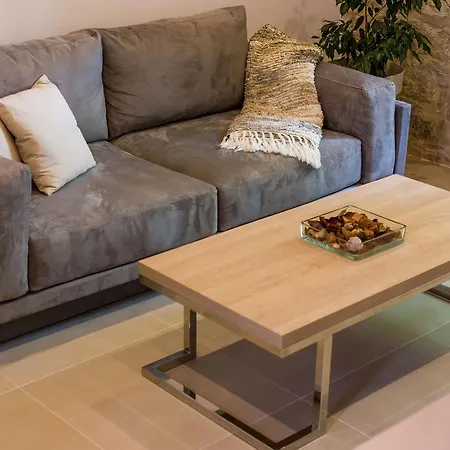 公寓 Kostela Luxury By Belmont Realty