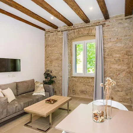 公寓 Kostela Luxury By Belmont Realty *
